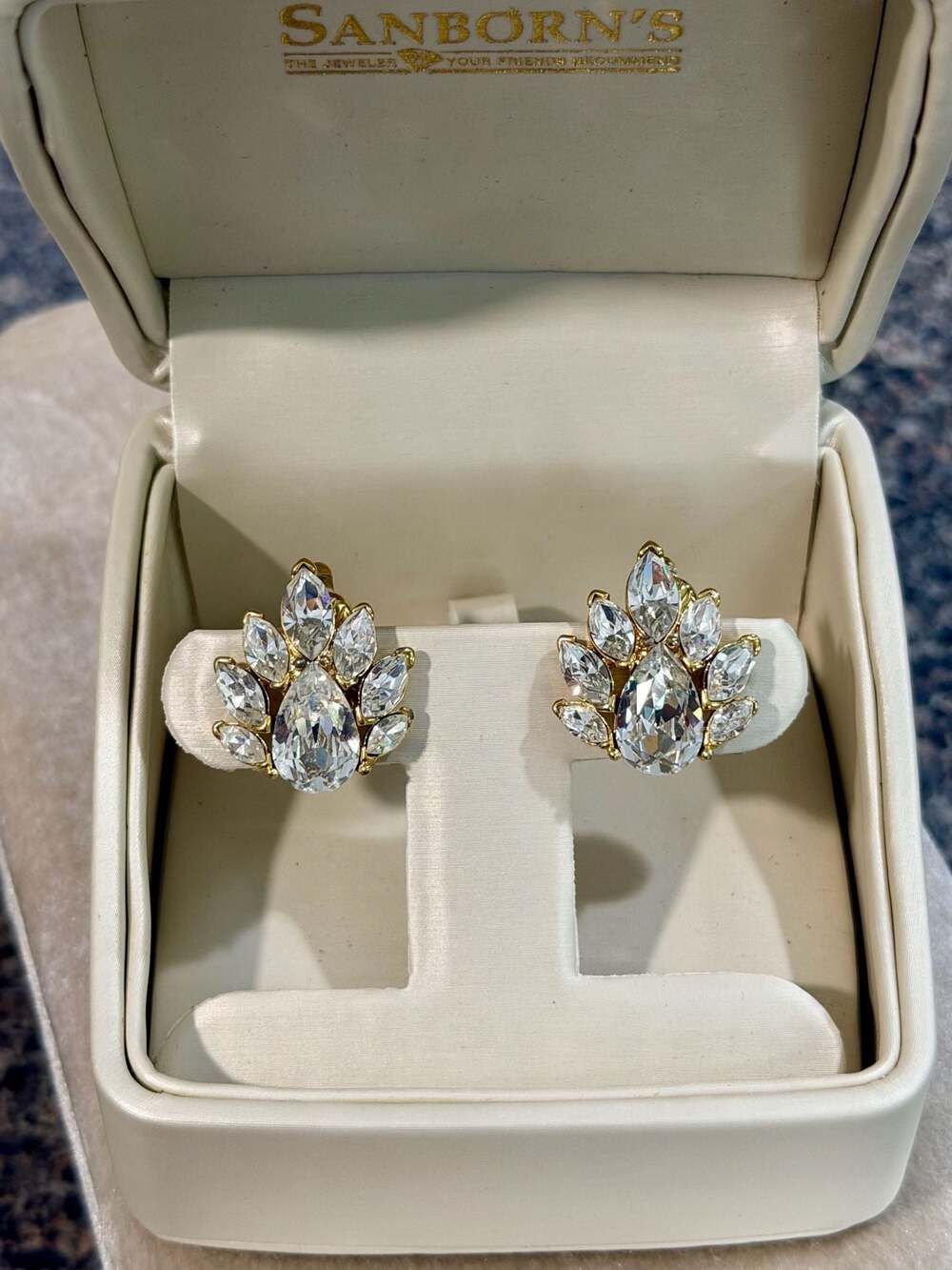 Vintage Trifari TM Gold Tone Pear & Marquise Rhinestone Cluster Clip-On Earrings - Picture 3 of 6